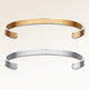 VÀnskaps-armband, par av tvÄ bangle armband i guld och silver med personlig gravyr, frÄn Mon Chou