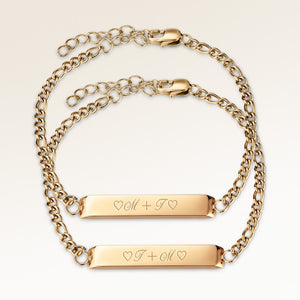 Vänskaps-armband, par av två bar armband i guld med personlig gravyr, från Mon Chou
