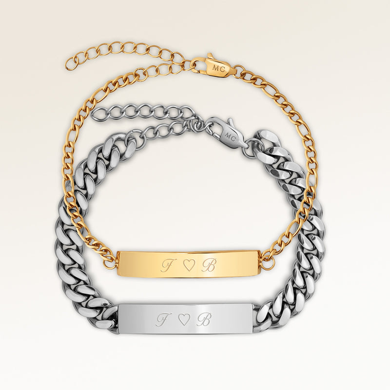 Pararmband med bar armband 5 mm till henne och 8 mm till honom i guld och silver med personlig gravyr, från Mon Chou