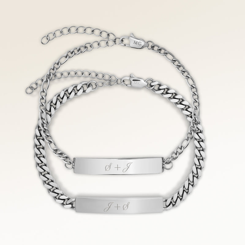 Pararmband, par av två bar armband i silver med personlig gravyr, från Mon Chou