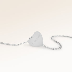 Hjärtformat silverhalsband utan gravyr med blank yta, redo för personlig gravyr baktill