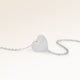 Hjärtformat silverhalsband utan gravyr med blank yta, redo för personlig gravyr baktill