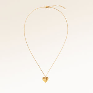 Hela hjärtformat halsband i guld helt utlagt med fin justerbar guldkedja och minimalistiskt hjärtberlock för personlig gravyr