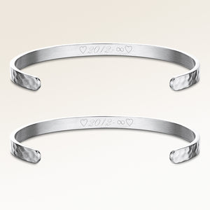 Vänskaps-armband, par av två bangle armband i silver med personlig gravyr, från Mon Chou