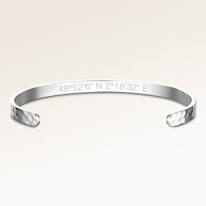 Personligt bangle silverarmband med plats för gravyr av text eller koordinater