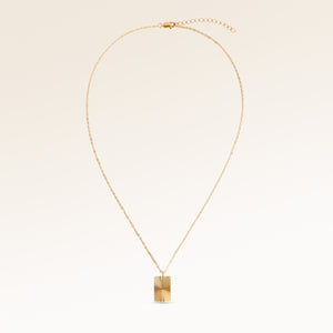 Hela fyrkantigt halsband i guld helt utlagt med fin justerbar guldkedja och minimalistiskt berlock för personlig gravyr