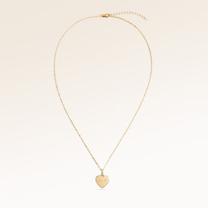 Hela hjärtformat halsband i guld helt utlagt med fin justerbar guldkedja och minimalistiskt hjärtberlock för personlig gravyr