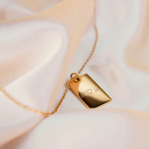 Vänskaps-halsband, par av två fyrkantigt halsband i guld med personlig gravyr, från Mon Chou